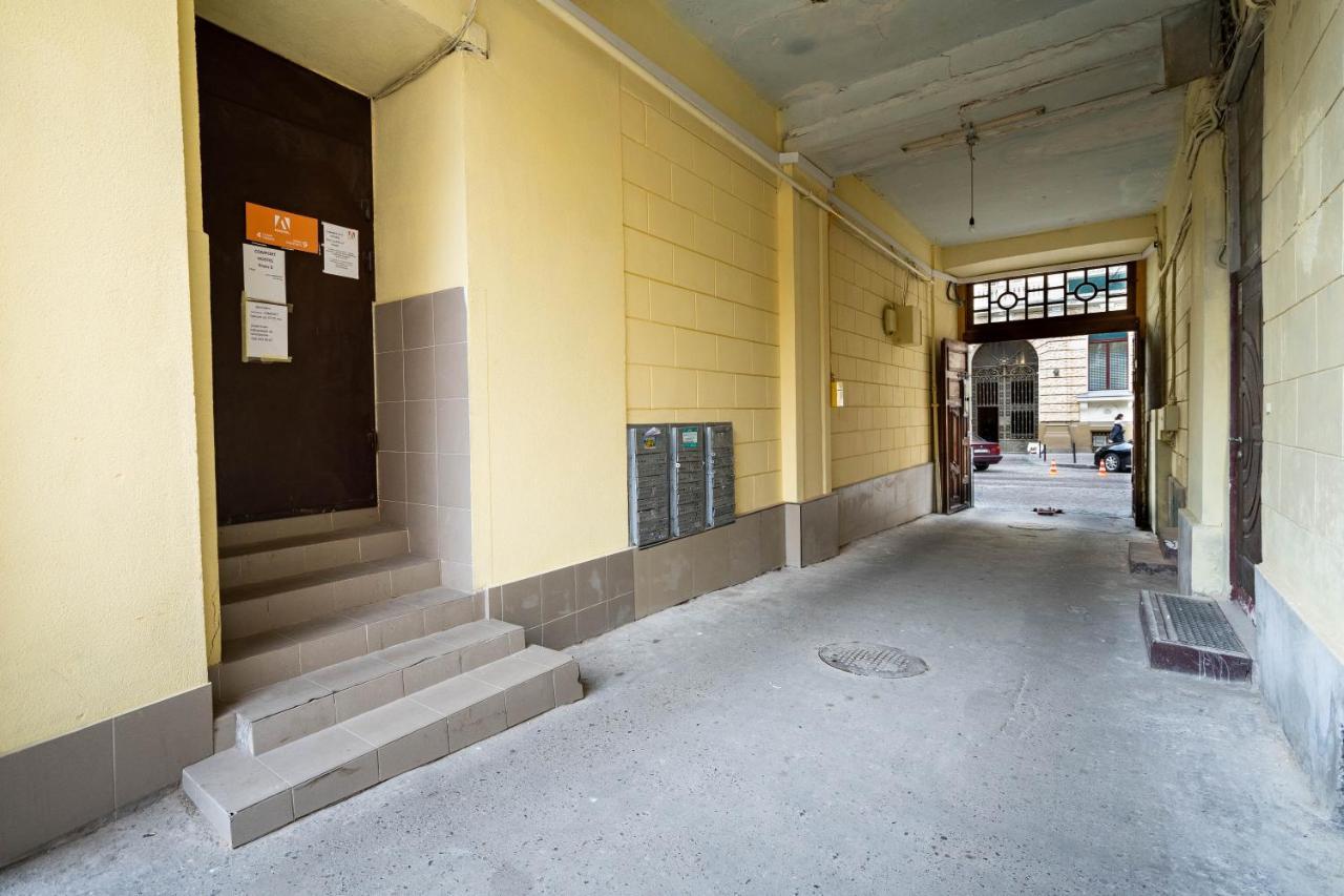A1 Hostel Lviv Extérieur photo